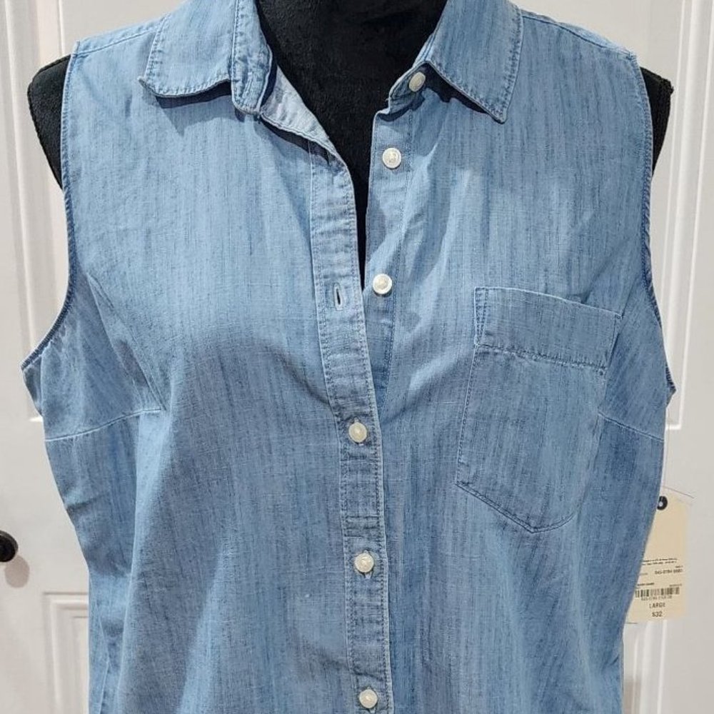 St. Johns Bay - LT Wash Denim Classic Shirt - Large